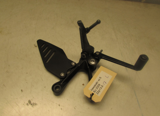 Fussrastetrager vorne links Kawasaki ZX 6 R