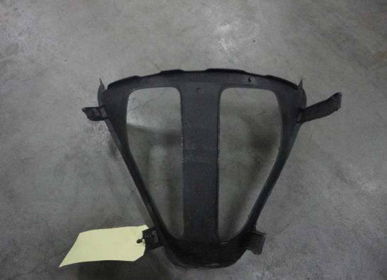 Cowl V shape under Suzuki GSX R 1000