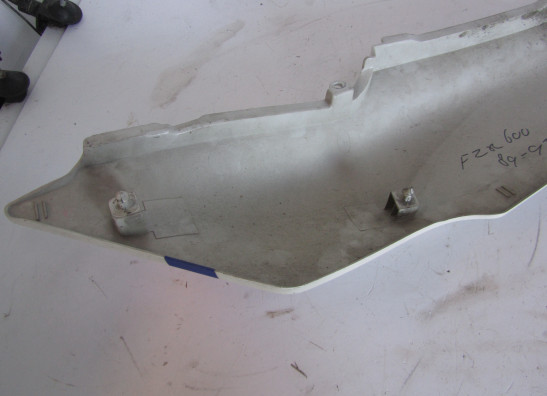 Rechter achterkant Yamaha FZR 600