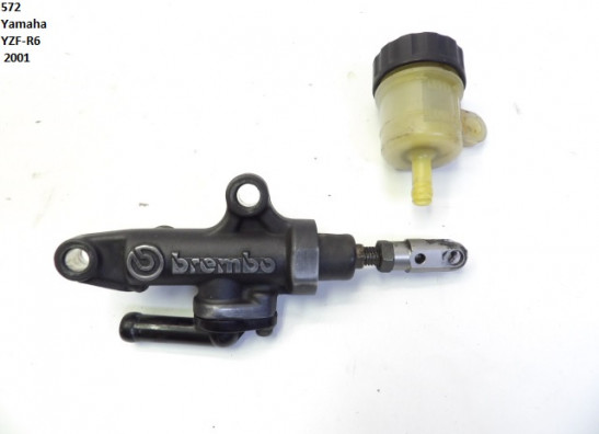 Rempomp achter Yamaha YZF R6
