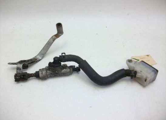 Rempomp achter Honda NTV 650