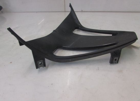 Cowl V shape under Suzuki GSX R 750