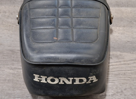 Zadel Honda CB 125 S