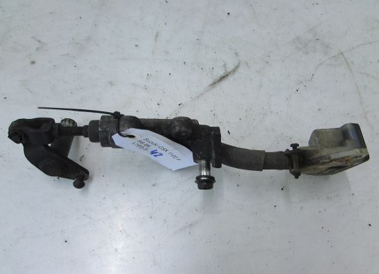 Rempomp achter Suzuki GSX F 1100
