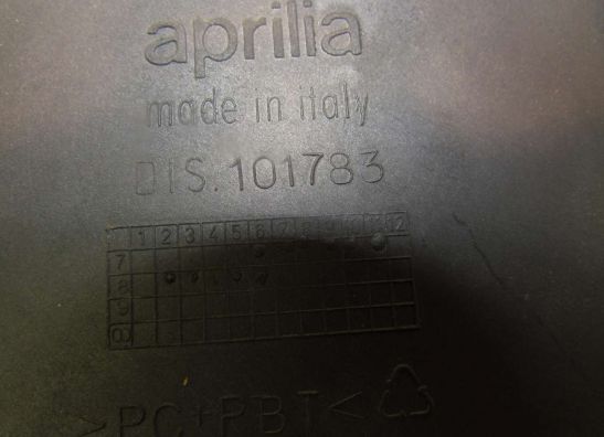 Rechter onderkuip Aprilia RSV 1000