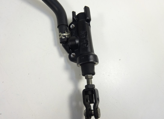 Rempomp achter Yamaha FZ8