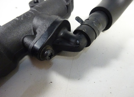 Rempomp achter Honda CBF 1000