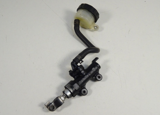 Rempomp achter Honda CBF 500