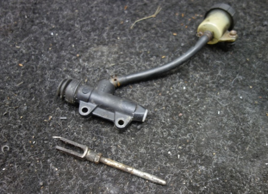 Rempomp achter Aprilia RSV 1000