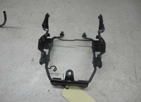 Upper cowl Stay Suzuki GSR 600