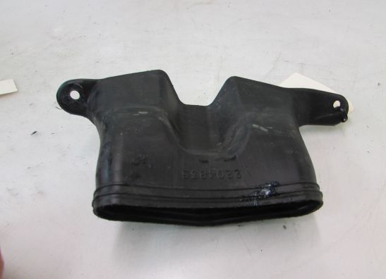 Lufteinlass mitte Triumph Sprint ST 1050