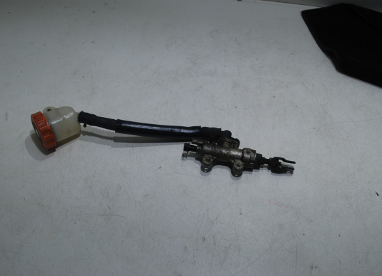 Rempomp achter Honda CBR 1000 F