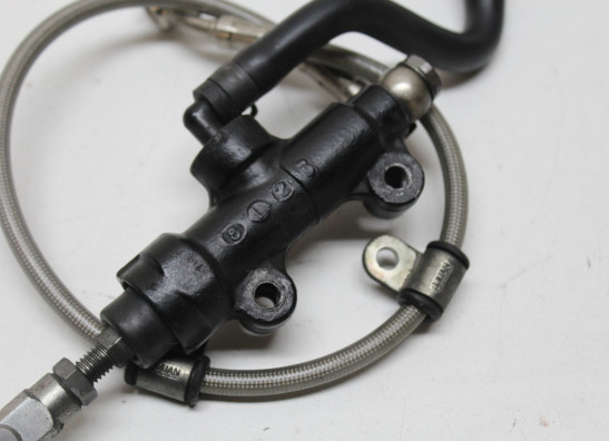 Rempomp achter Triumph Daytona 675 