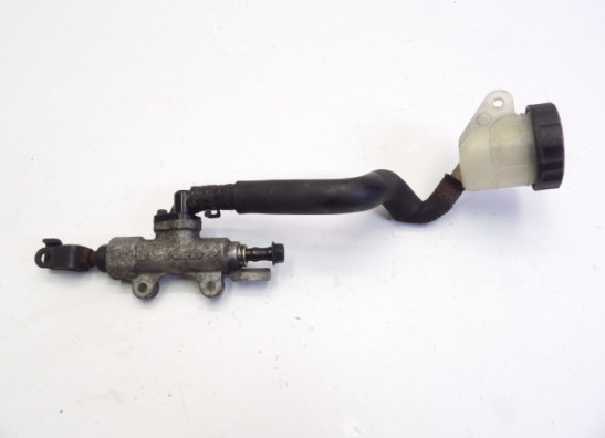 Rempomp achter Honda VFR 800 I