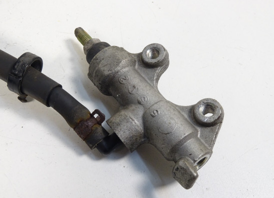 Rempomp achter Kawasaki ER 6