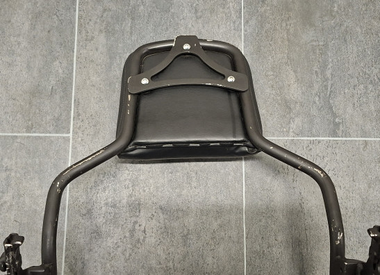 Rugsteun sissybar Harley Davidson FLSL Softail Slim