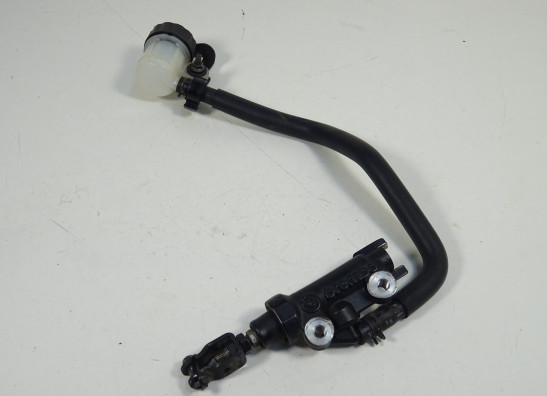 Rempomp achter Yamaha MT 09