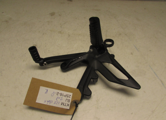 Fussrastetrager vorne rechts KTM 125 Duke