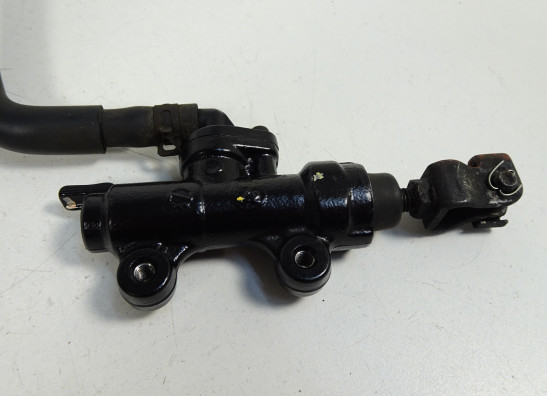 Rempomp achter Honda CB 500 F