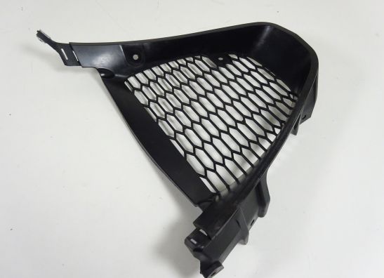 Cowl V shape under Suzuki GSX R 1000
