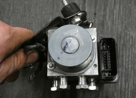 ABS pomp KTM 390 Duke