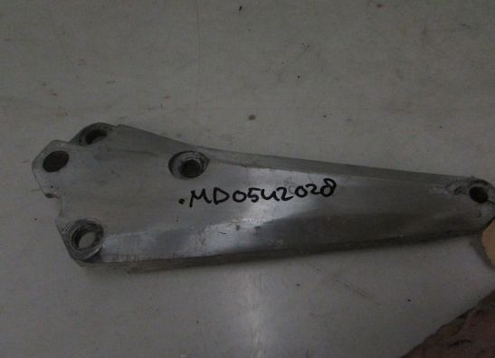 Fussrastetrager vorne links Suzuki GSX 400 E