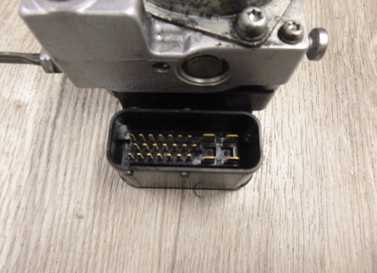 ABS pomp Triumph Tiger 800 xc