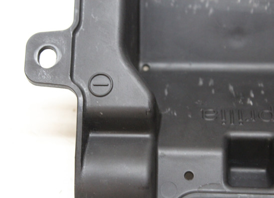 Batterie befestigung Aprilia Tuono 660
