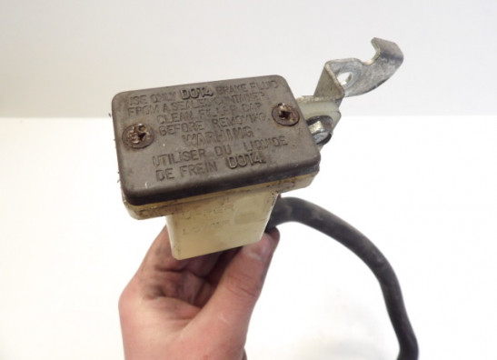 Rempomp achter Suzuki GSX R 750