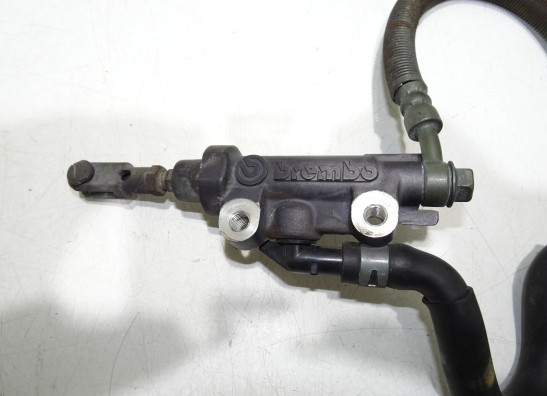 Rempomp achter Yamaha FZR 600