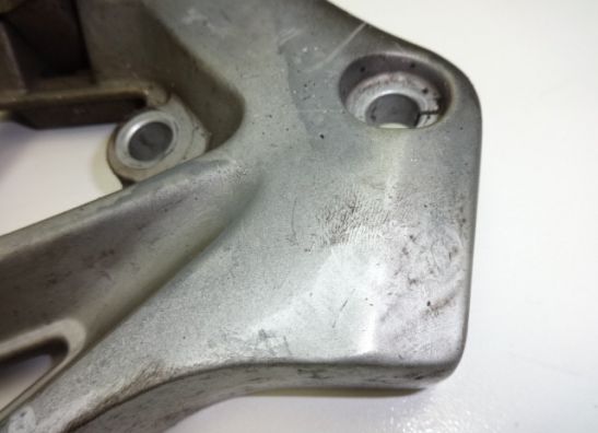 Fussrastetrager vorne links Suzuki GSX 550 EF