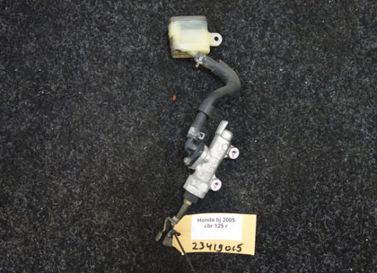 Rempomp achter Honda CBR 125 R