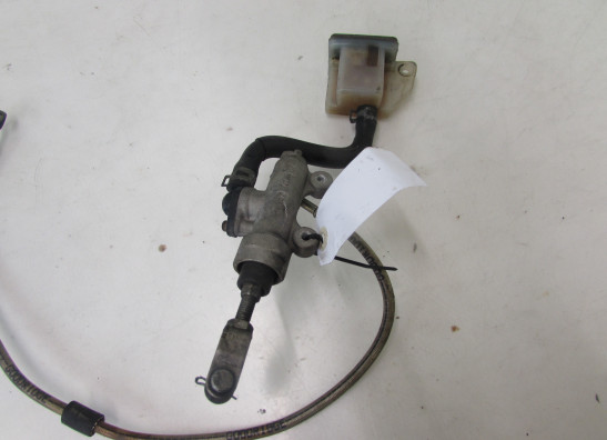 Rempomp achter Suzuki TL 1000