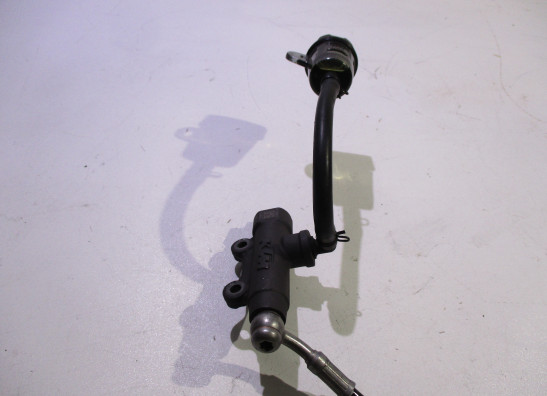 Rempomp achter KTM 790 Duke