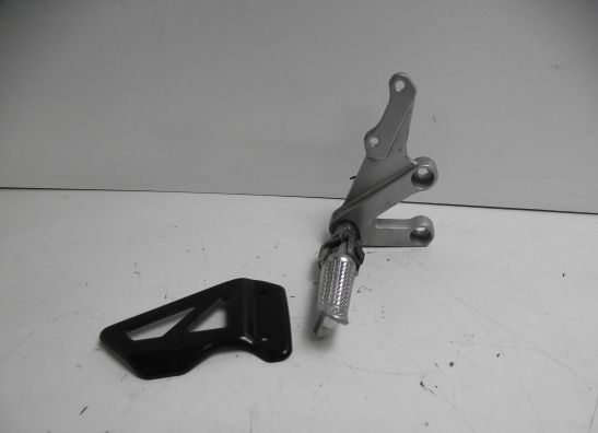 Fussrastetrager vorne rechts Suzuki GSX R 750
