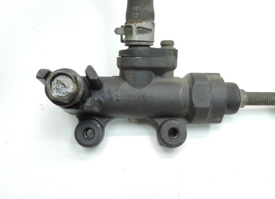 Rempomp achter Suzuki GS 500 F