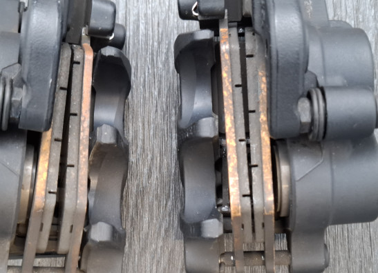 Bremssattel Bremszangen vorne BMW F 750 GS