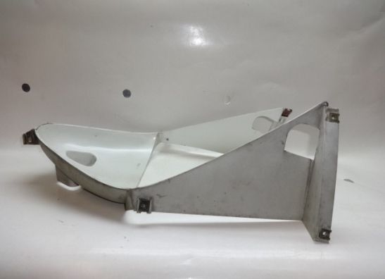 Cowl V shape under Yamaha FZR 1000