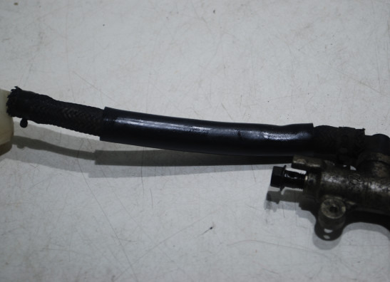 Rempomp achter Honda CBR 1000 F