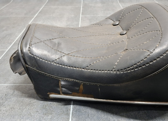 Zadel Suzuki GS 550 L