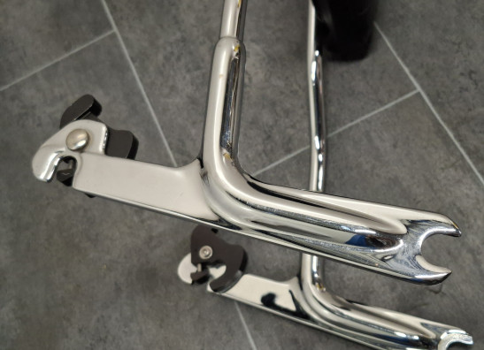 Rugsteun sissybar Harley Davidson FLSTN Deluxe