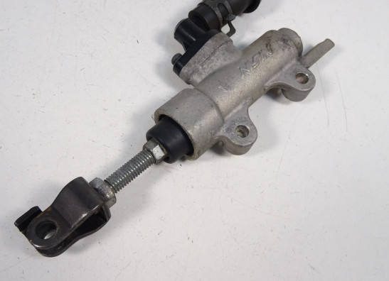 Rempomp achter Honda VFR 800 I