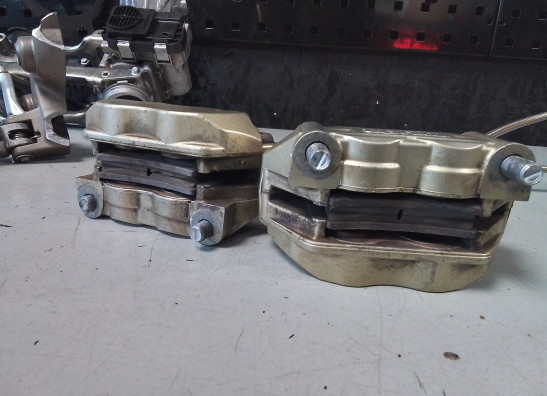 Remklauw rechts voor Aprilia Shiver 750