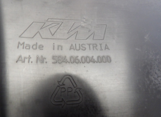 Rechter zijkuip klein KTM 640 Duke 2