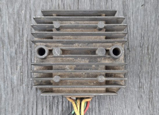 Spanningsregelaar Honda VT 700 750