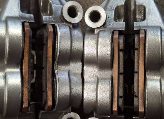 Bremssattel Bremszangen vorne KTM 890 Duke