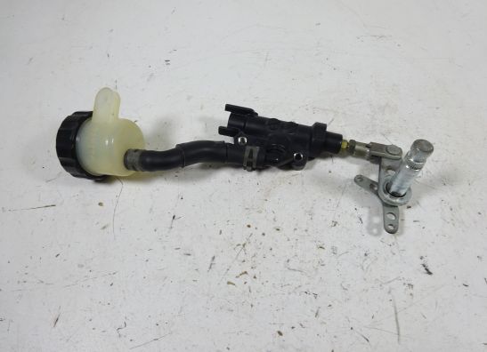 Rempomp achter Yamaha TDM