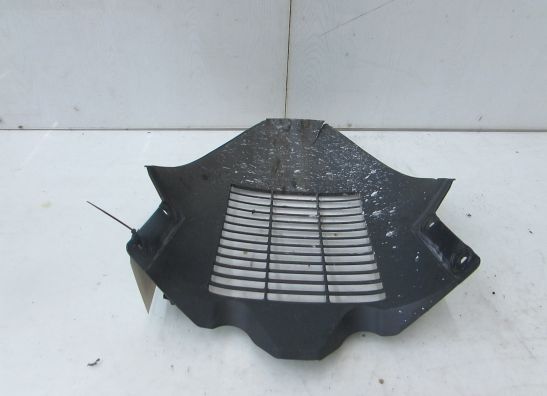 Cowl V shape under Suzuki Burgman 400
