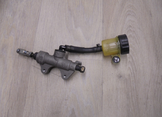 Rempomp achter Yamaha YZF R6