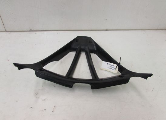 Cowl V shape under Yamaha YZF R1